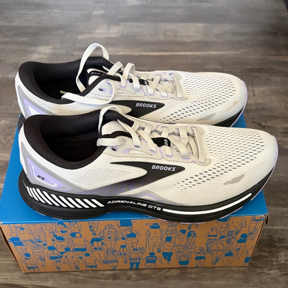 Brooks Adrenaline GTS 23 wide
